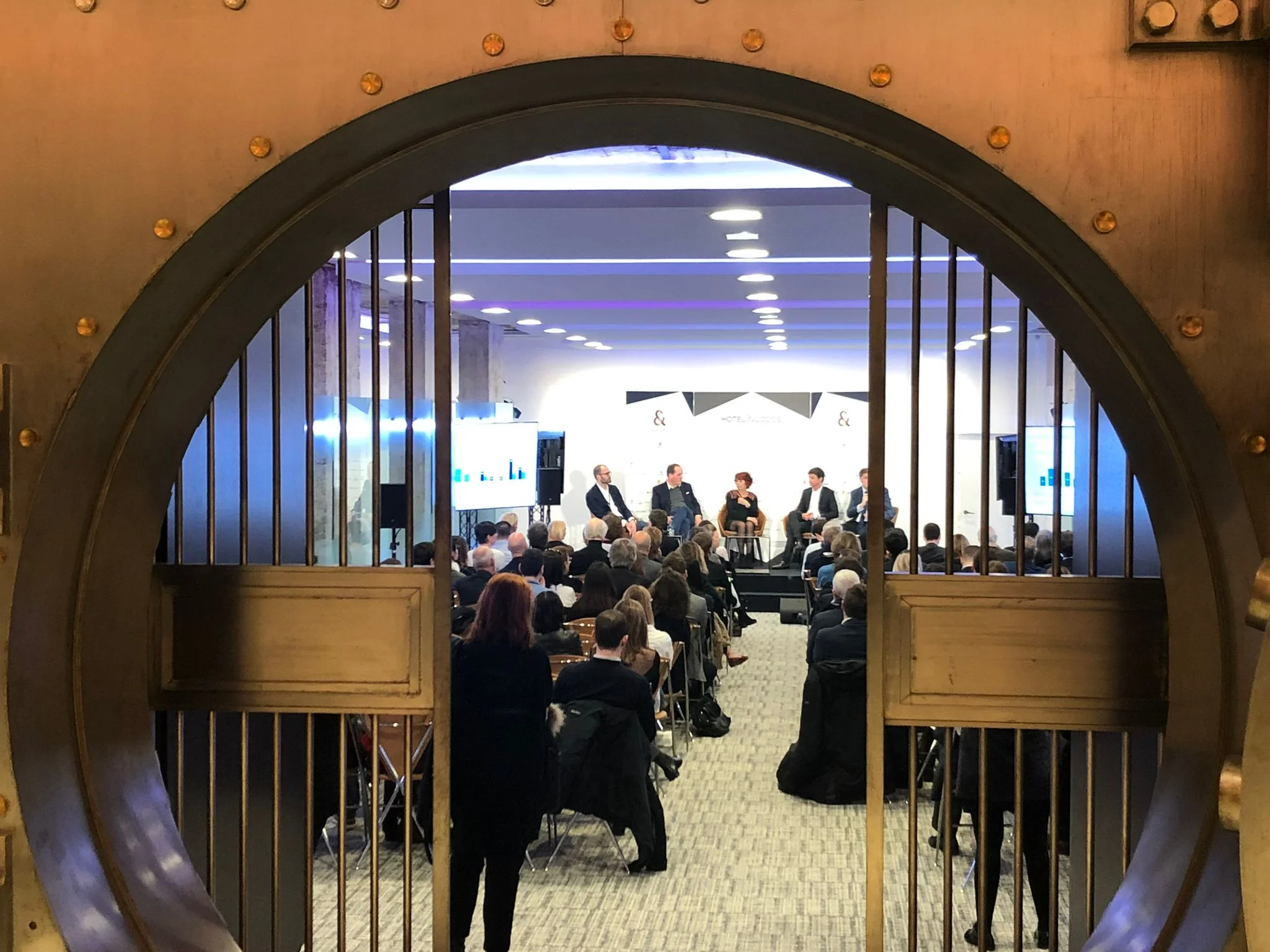 Vue extérieur de la conférence