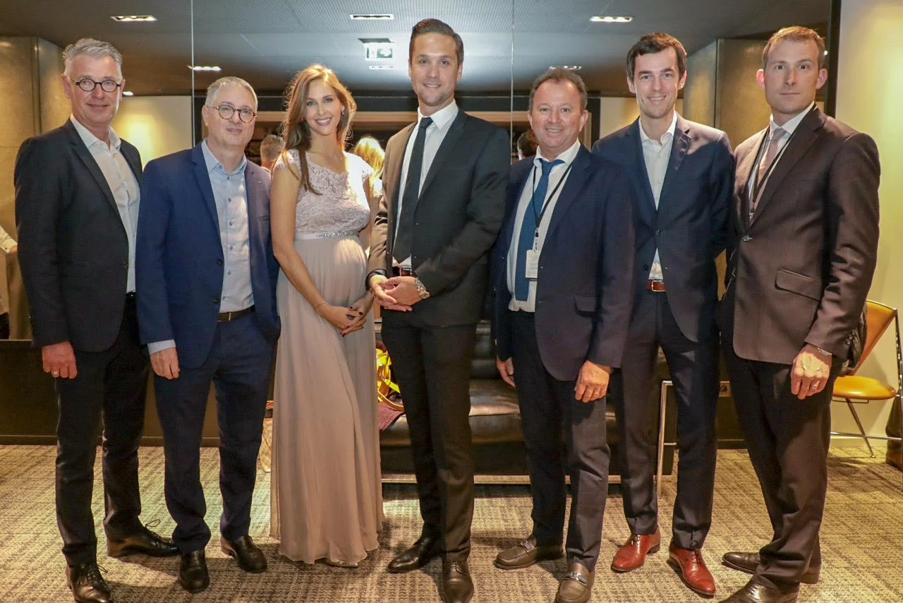 Photo de groupe évènement hôtelier Take Off Médias