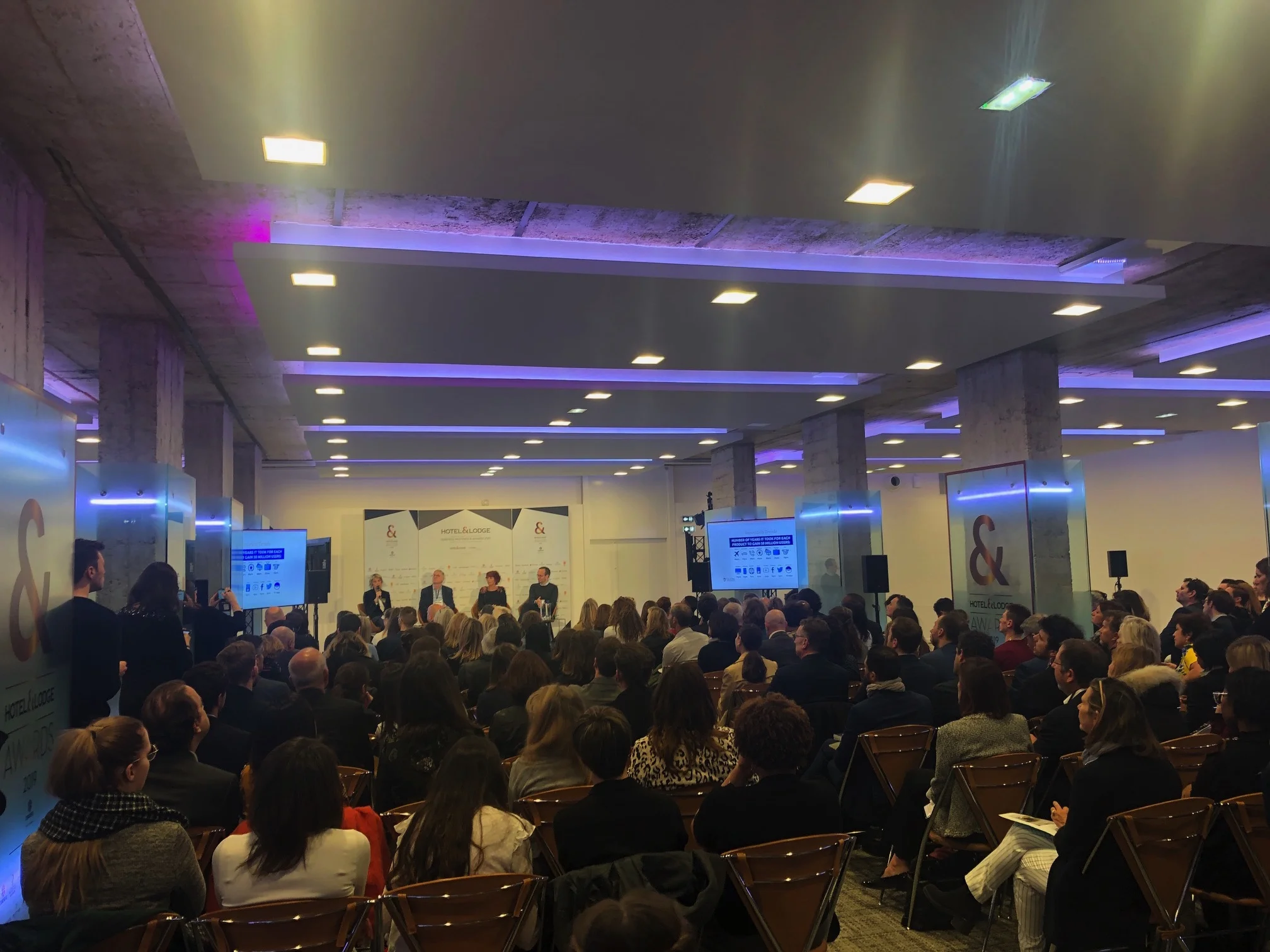 Vue extérieur de la conférence