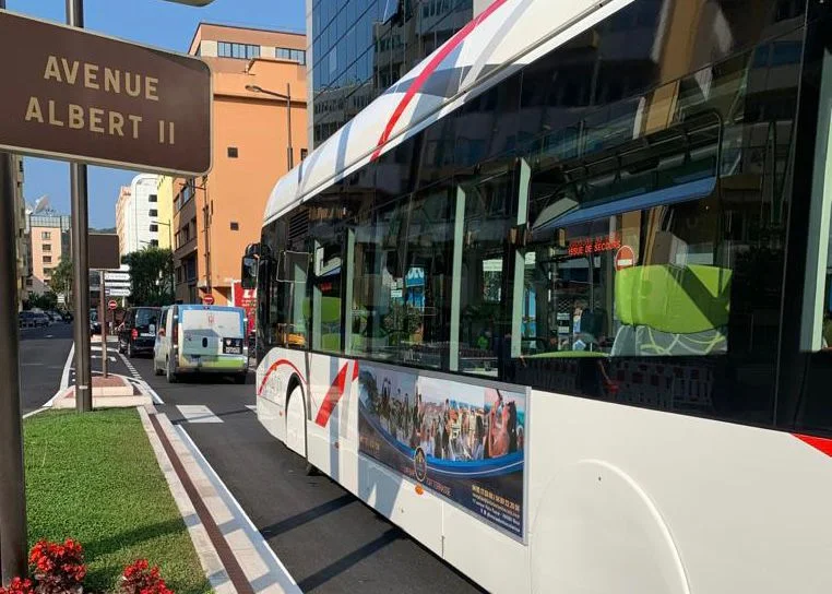 Affichage de campagne pour l'hôtel Aston La Scala en principauté de Moncao en utilisatant les réseaux de bus